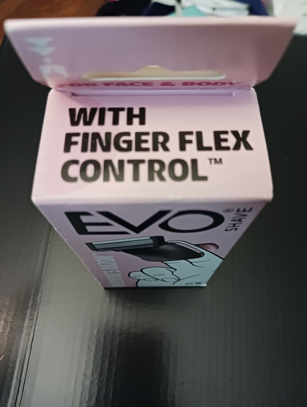 EvoShave Razor in Powder Pink with 2 Razor Blade Refills - Picture 9 of 11